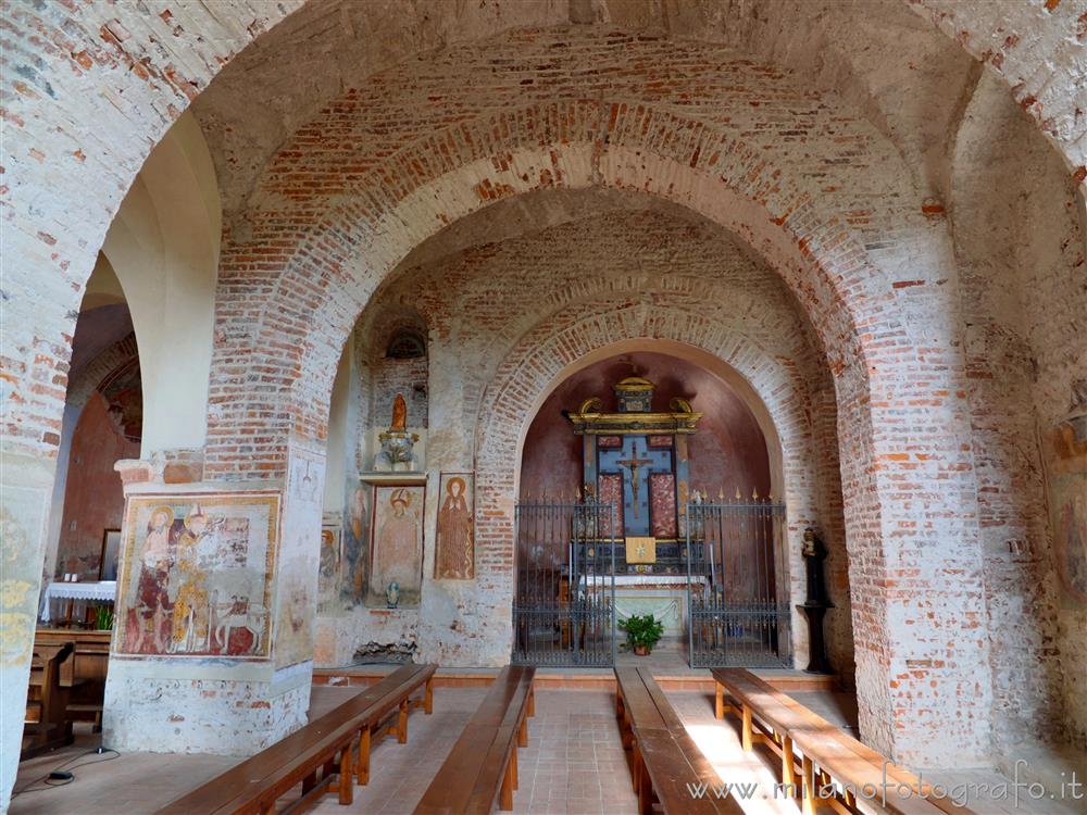 Lenta (Vercelli, Italy) - Right nave of St Stephen's Church